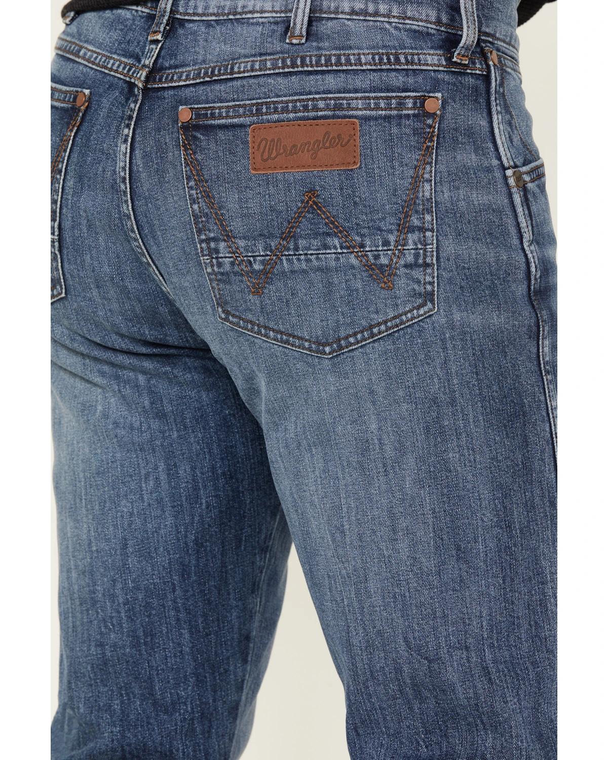 Wrangler Men's 88MWZ Retro Sawdust Medium Wash Slim Straight Denim Jeans - Tall 6 Wrangler Men's 88MWZ Retro Sawdust Medium Wash Slim Straight Denim Jeans - Tall - Image 4